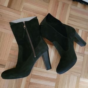 UGGS Women's Size 12 Athena Boot in Black Nubuck leather